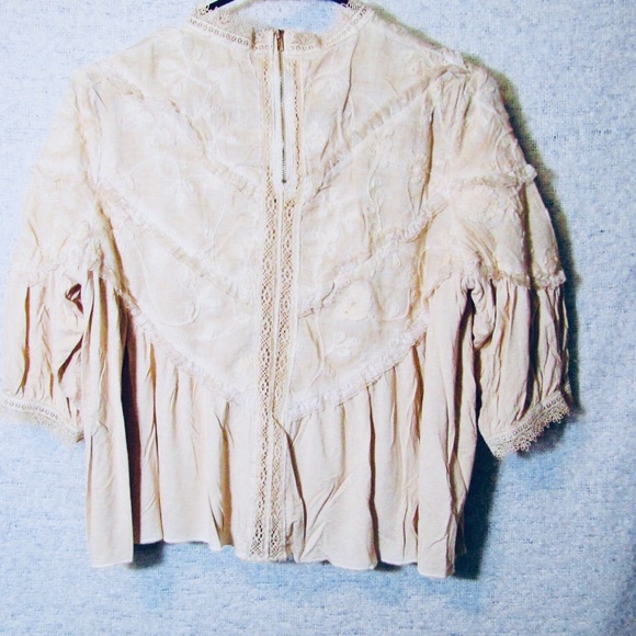 Ivory lace Victorian style top w balloon sleeves - Picture 6 of 8